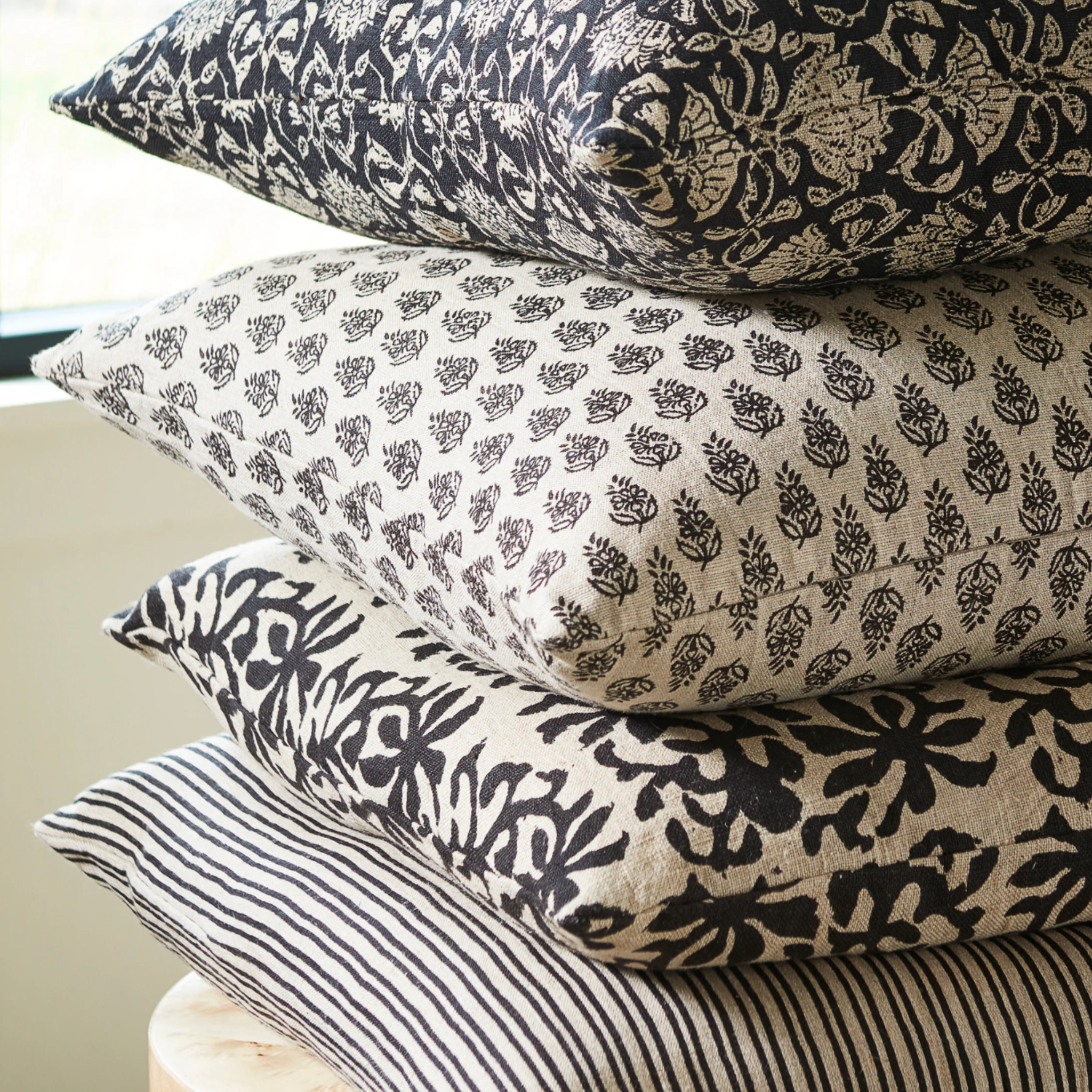 Anika Pillow 22"x22"